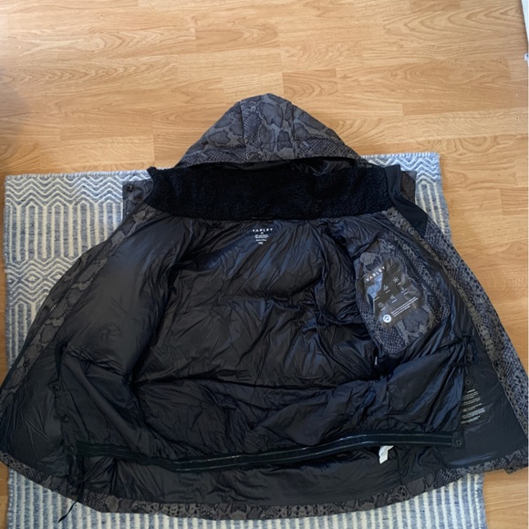 Varley Dorothy
Ski Jacket
Mono Boa XS - Picture 9 of 12